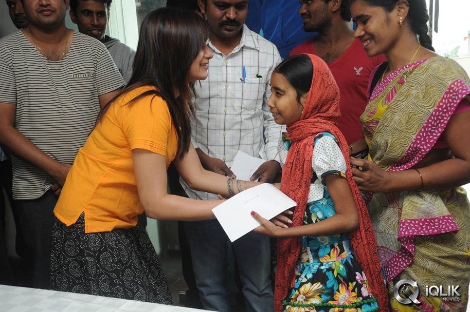Samantha-at-Attarintiki-Daredi-50-days-Charity-Pressmeet